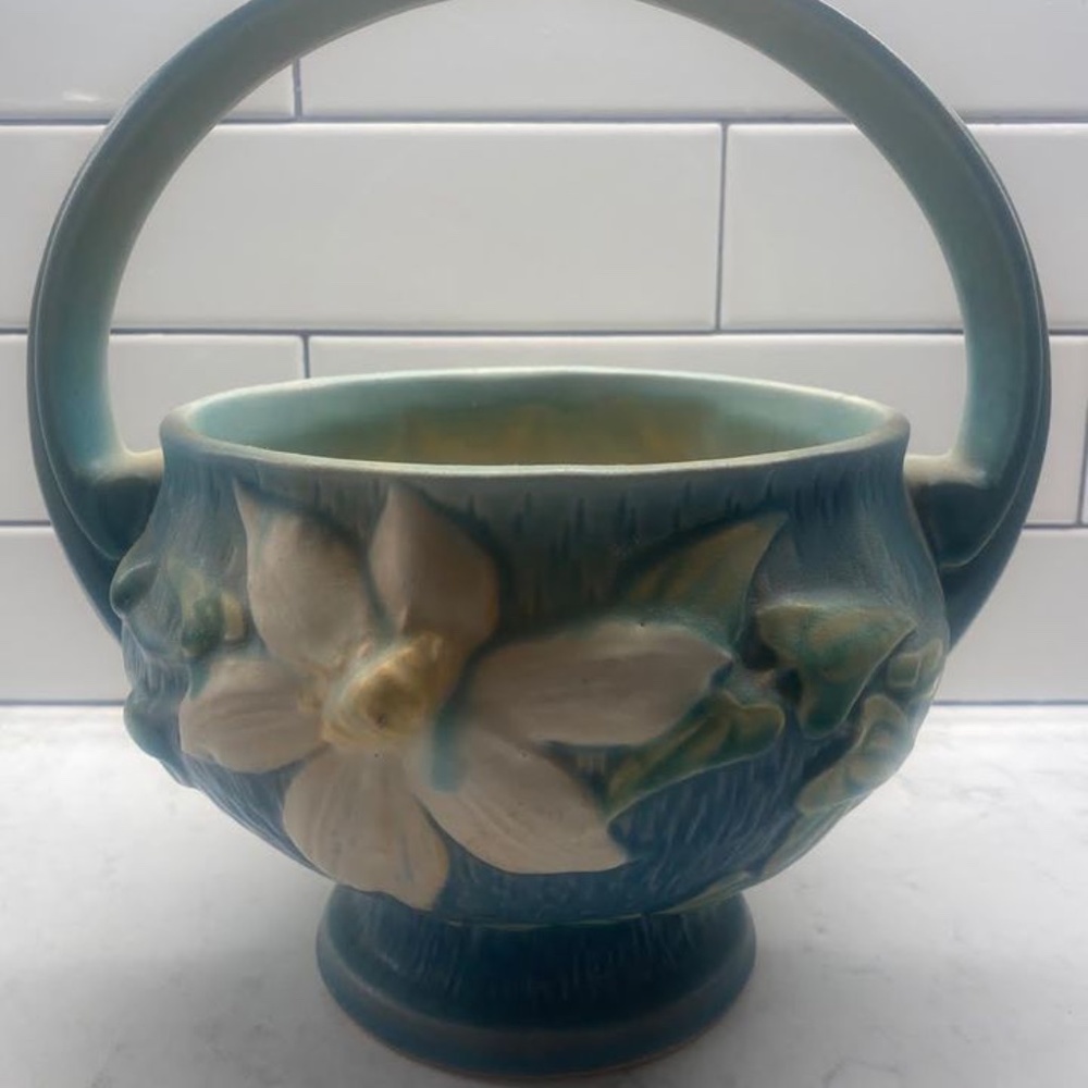 Roseville Pottery #389-10, Clematis Basket